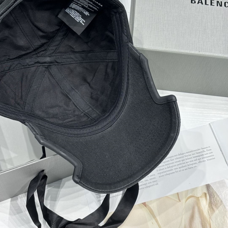 BALENCIAGA